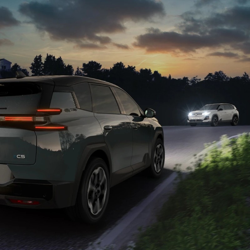 Citroën C5 Aircross Heckansicht – LED-Leuchtgrafik und dynamisches Design