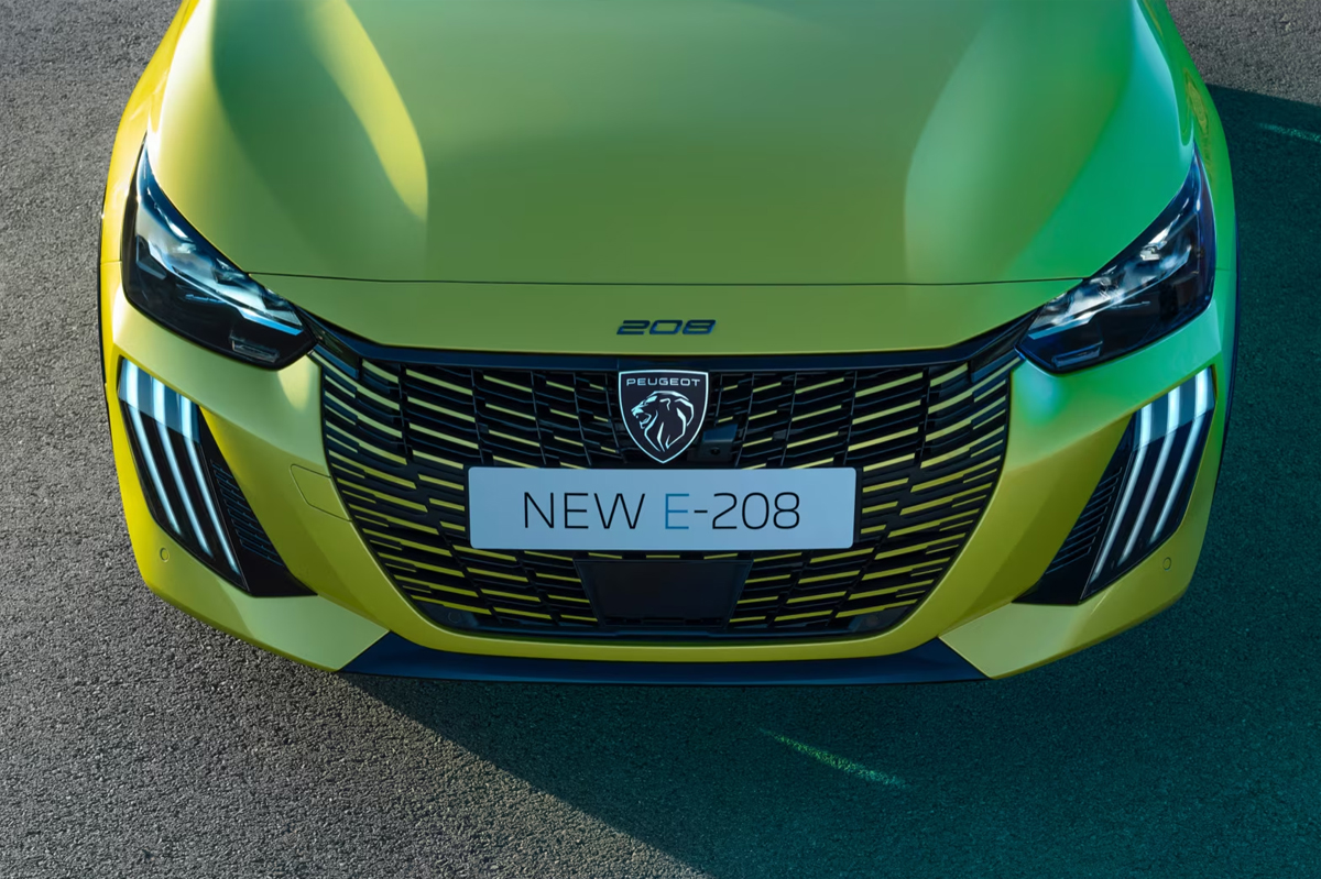 PEUGEOT 208 Frontansicht – markanter Kühlergrill und LED-Tagfahrlicht