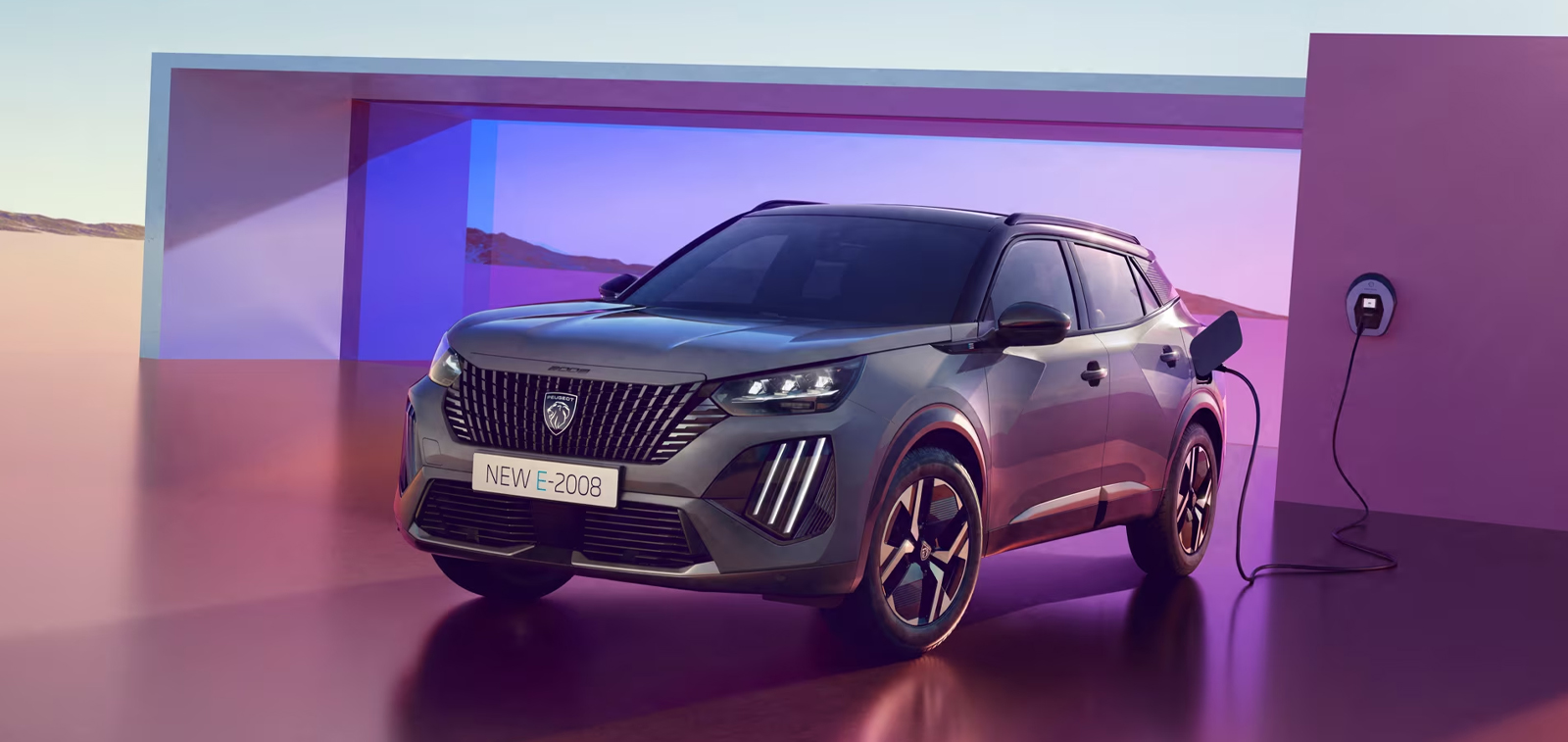 Frontansicht des PEUGEOT 2008 – markantes Design und moderne LED-Lichtsignatur