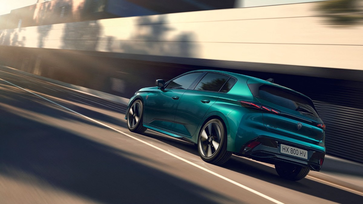 Peugeot 308 im Profil – fließende Linien und markante Felgen