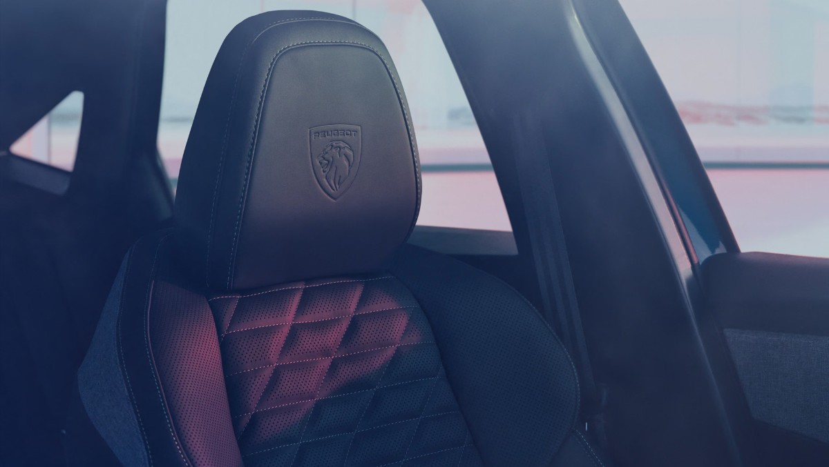 Komfort im PEUGEOT E-3008 – großzügiger Innenraum mit hochwertigen Materialien