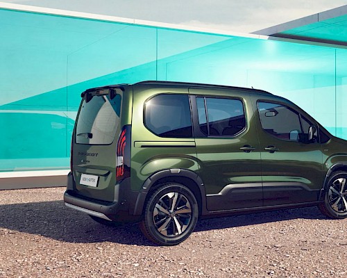 Heckansicht des PEUGEOT RIFTER – funktionales Design mit großem Stauraum