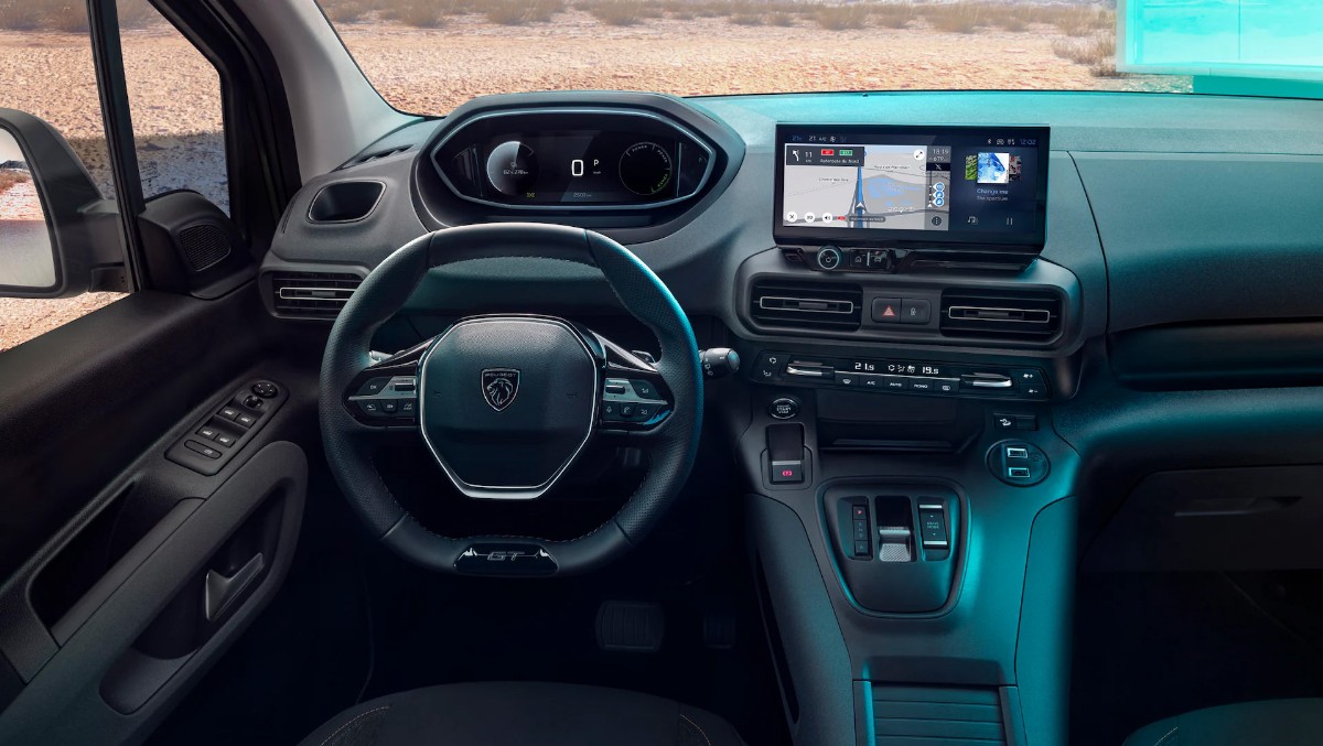 Modernes Cockpit im PEUGEOT RIFTER mit i-Cockpit® und hohem Bedienkomfort