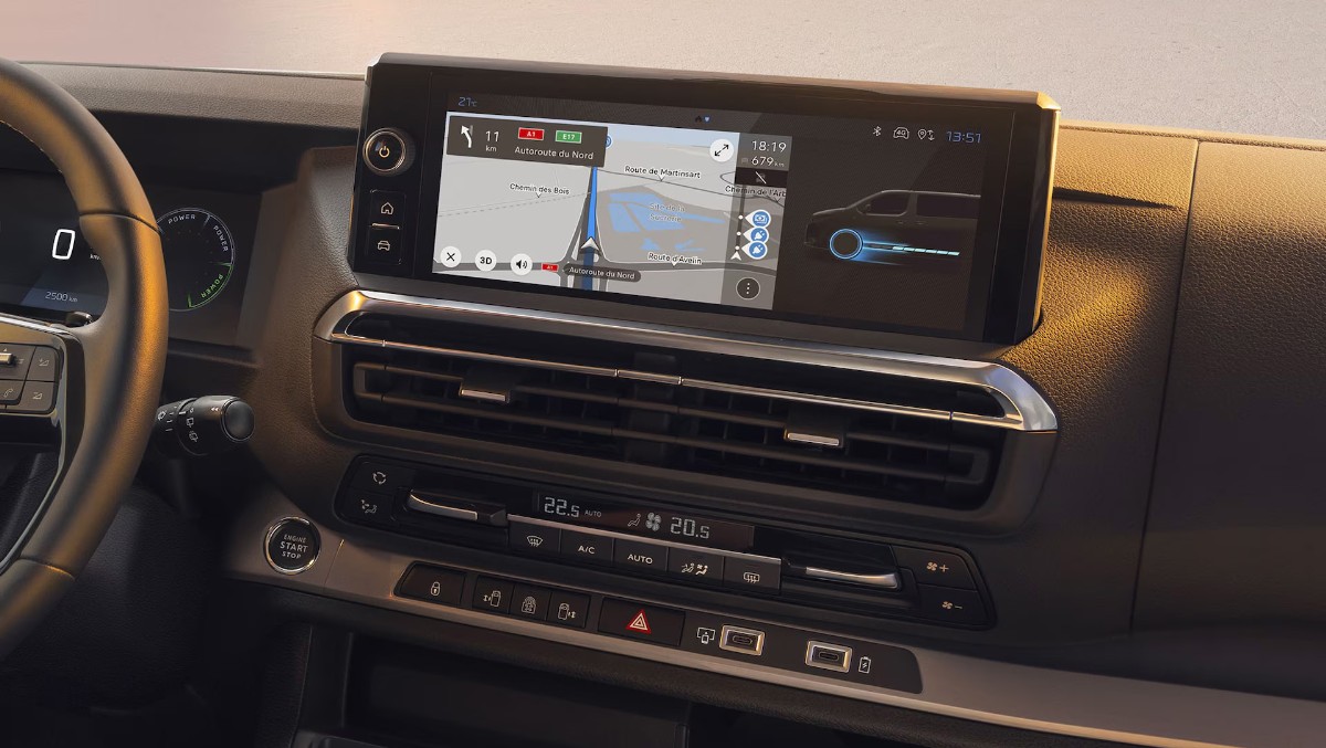PEUGEOT Traveller Konnektivität – nahtlose Integration von Smartphone und Navigation