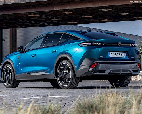 PEUGEOT 408 Rückansicht – modernes Heck mit dynamischer Linienführung