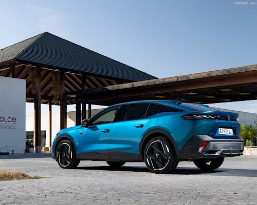 PEUGEOT 408 Seitenprofil – aerodynamisch und selbstbewusst