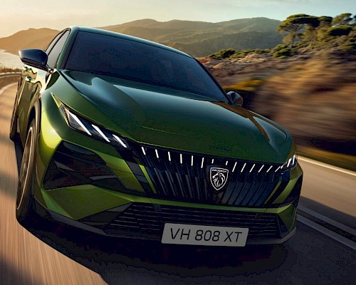 PEUGEOT 408 Scharf gezeichnete Linien.