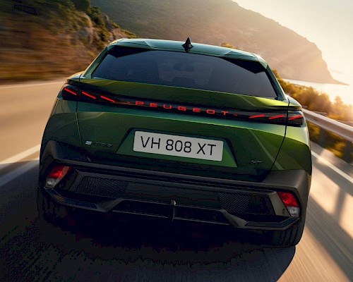 PEUGEOT 408 Rückansicht – modernes Heck mit dynamischer Linienführung