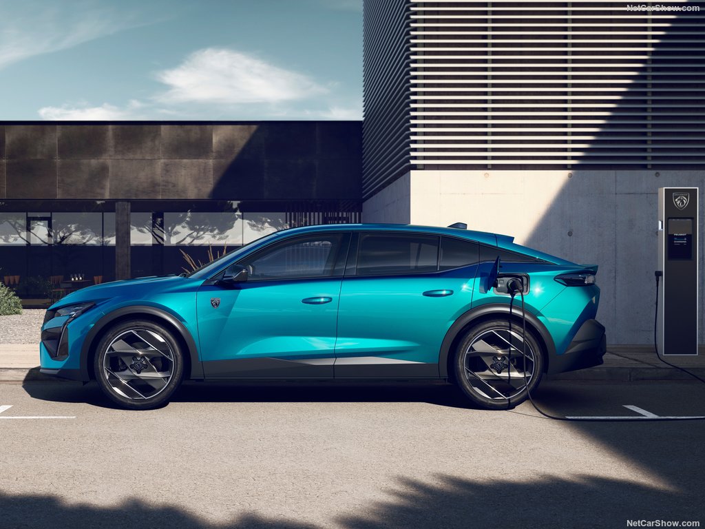 PEUGEOT 408 als Plug-in-Hybrid – zukunftsorientiert und effizient