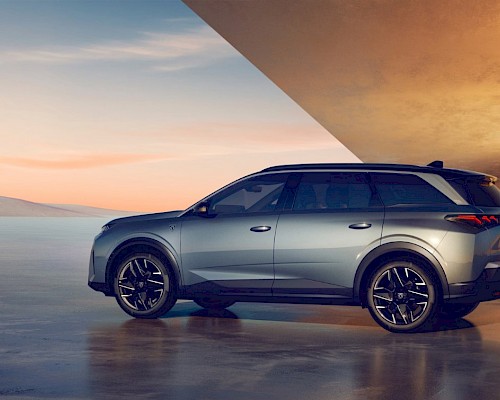 PEUGEOT E-5008 Frontansicht – ausdrucksstark und elektrisierend