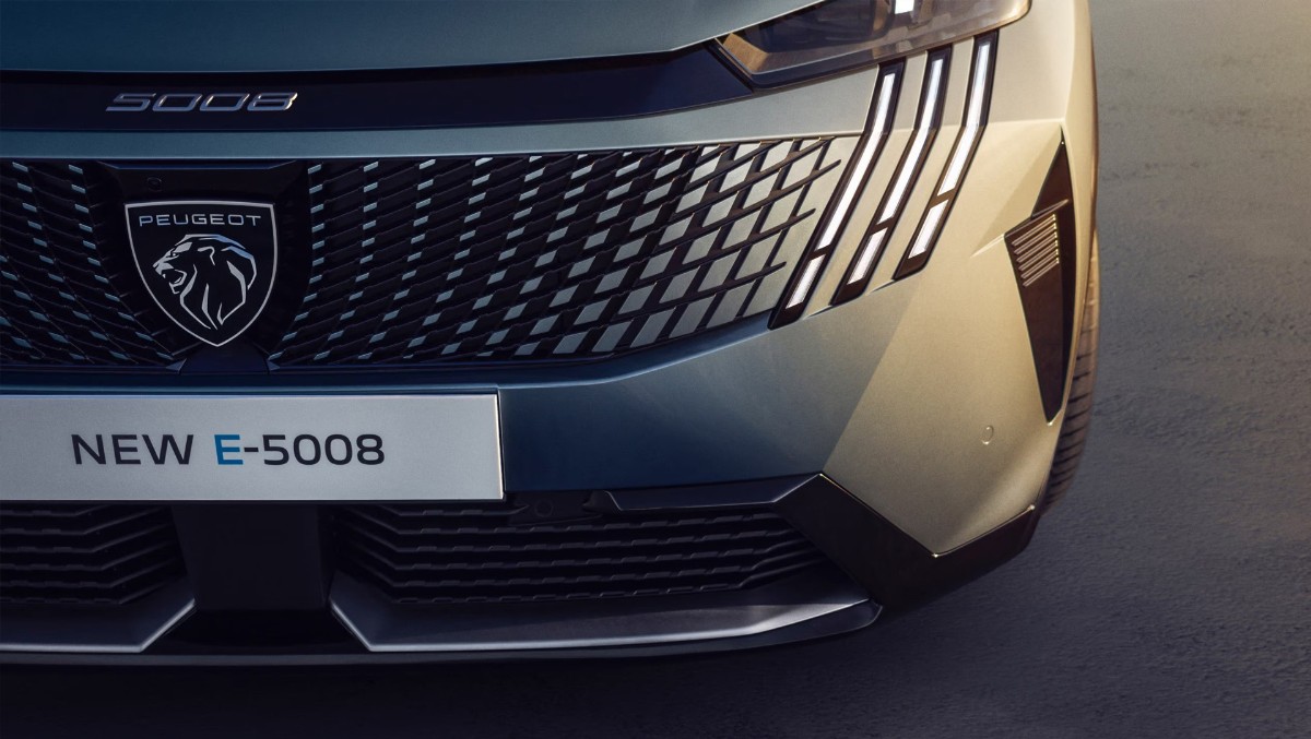 PEUGEOT E-5008 Ästhetik – elegante Linienführung mit kraftvoller Ausstrahlung