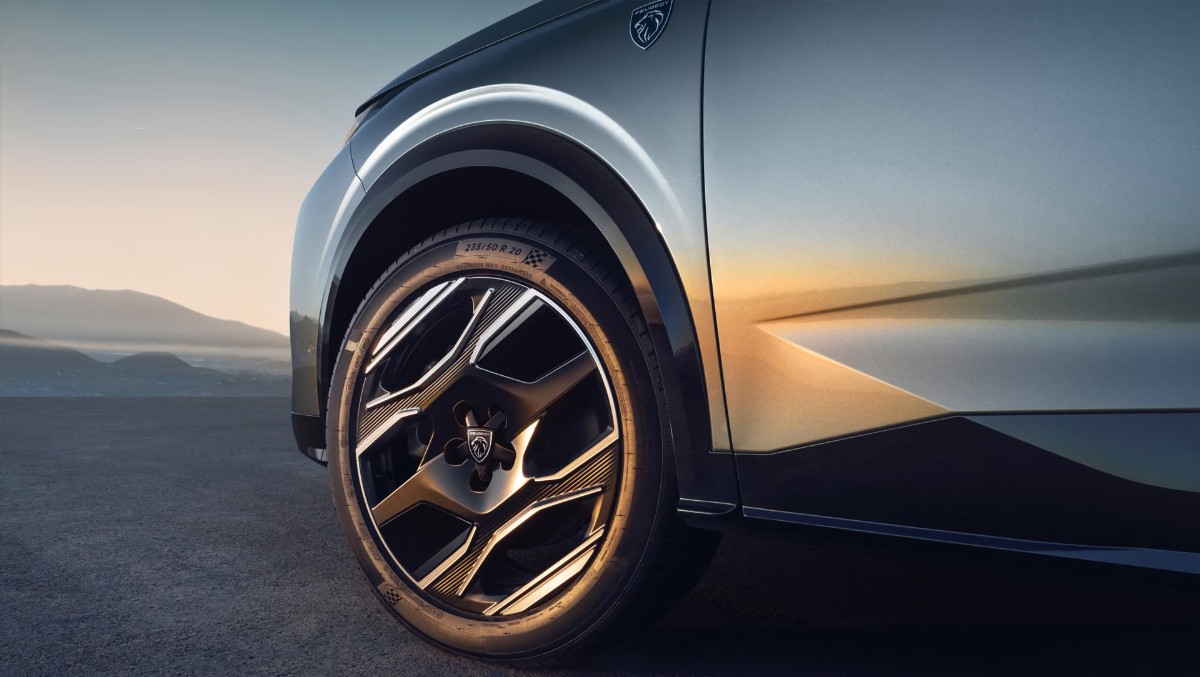 PEUGEOT E-5008 – elektrisches SUV mit Premium-Charakter und hoher Verarbeitungsqualität